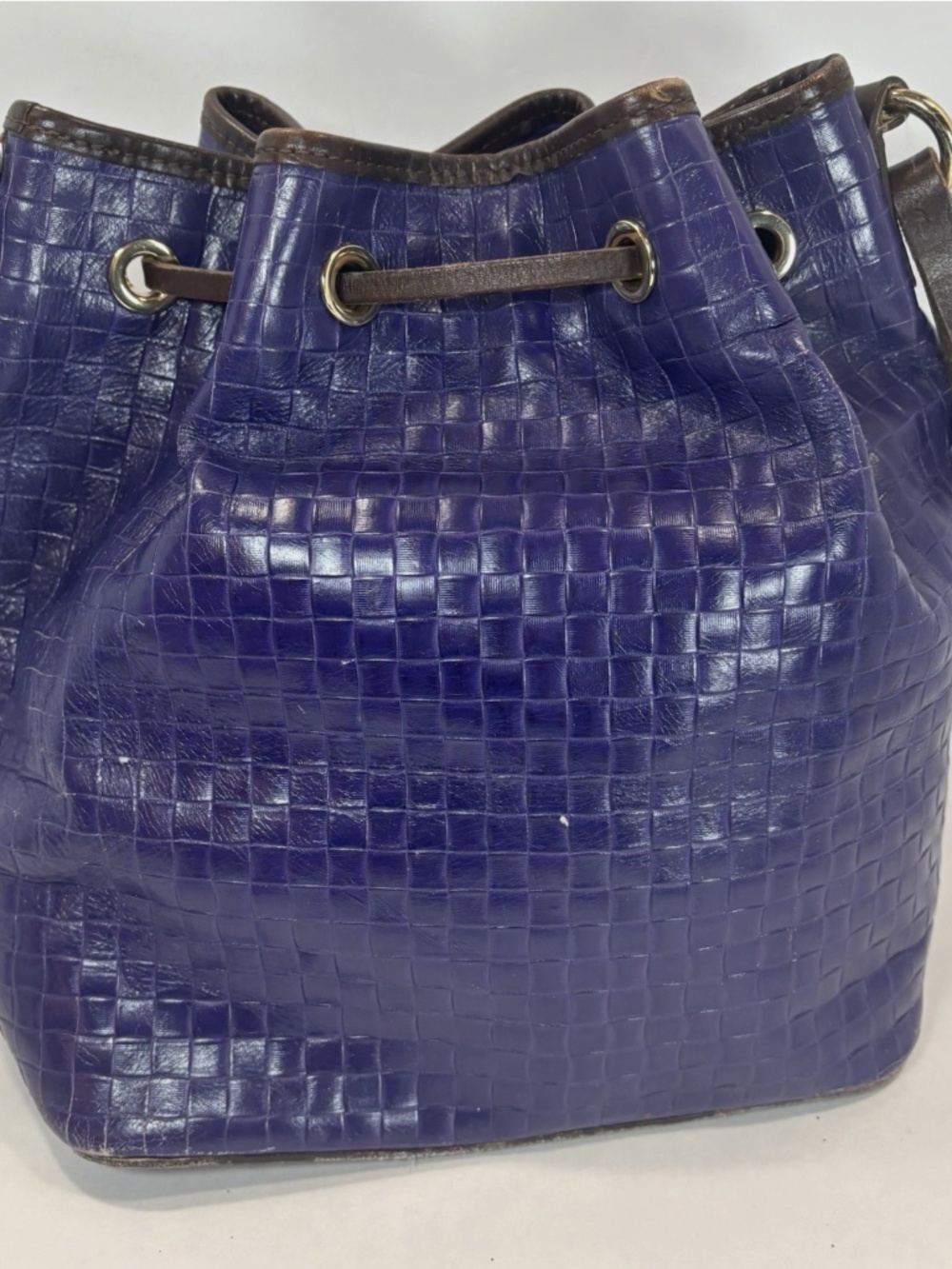 Dooney & Bourke Blue Croc Embossed Drawstring Shoulder Bag Purse Woven Leather - Picture 4 of 8